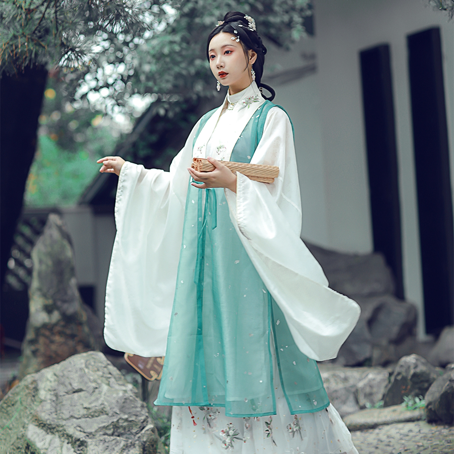 何日雨打梨花正品原创汉服女明制马面立领长衫汉服