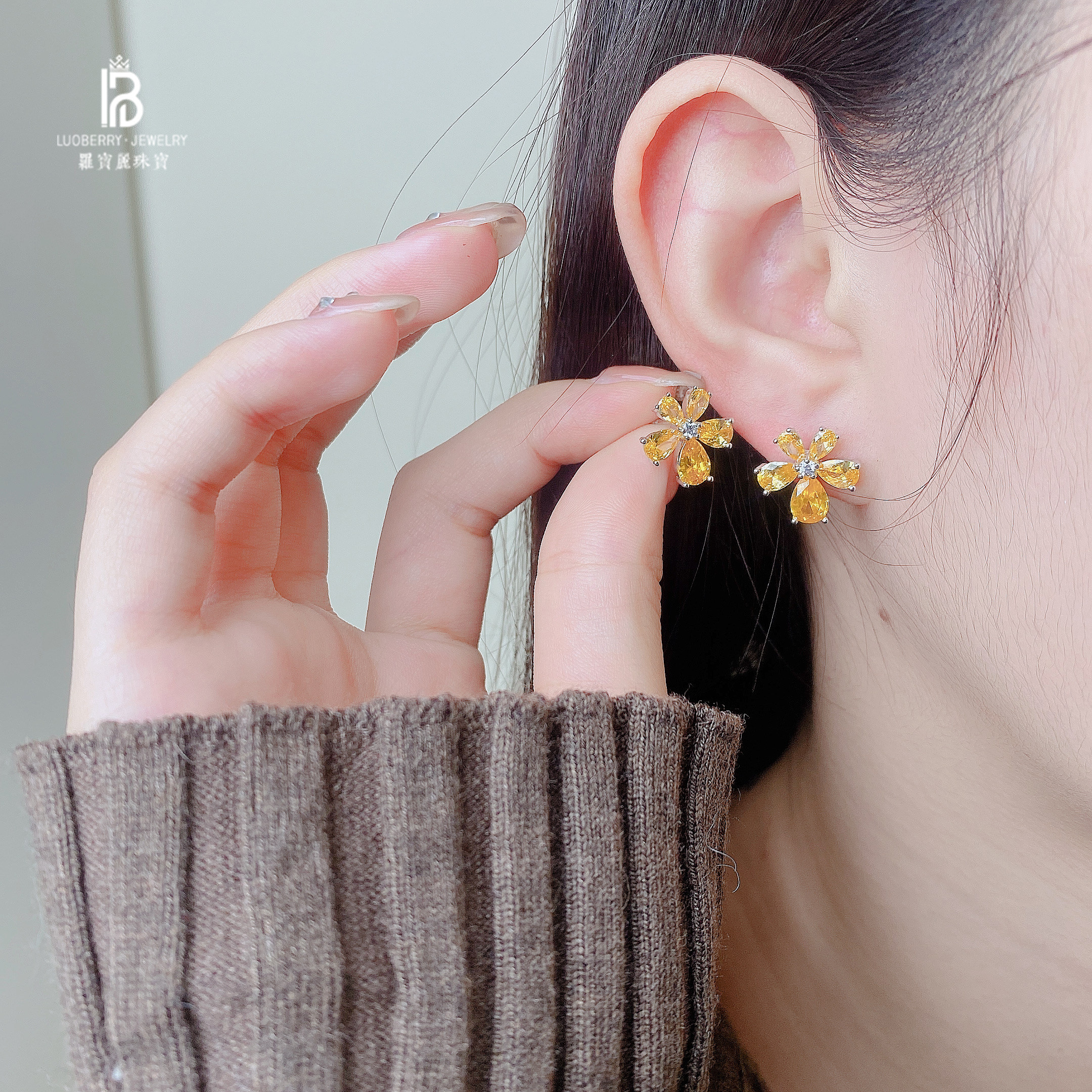 pt950耳饰耳环瓣花黄钻石群镶莫桑优雅铂金复古耳饰