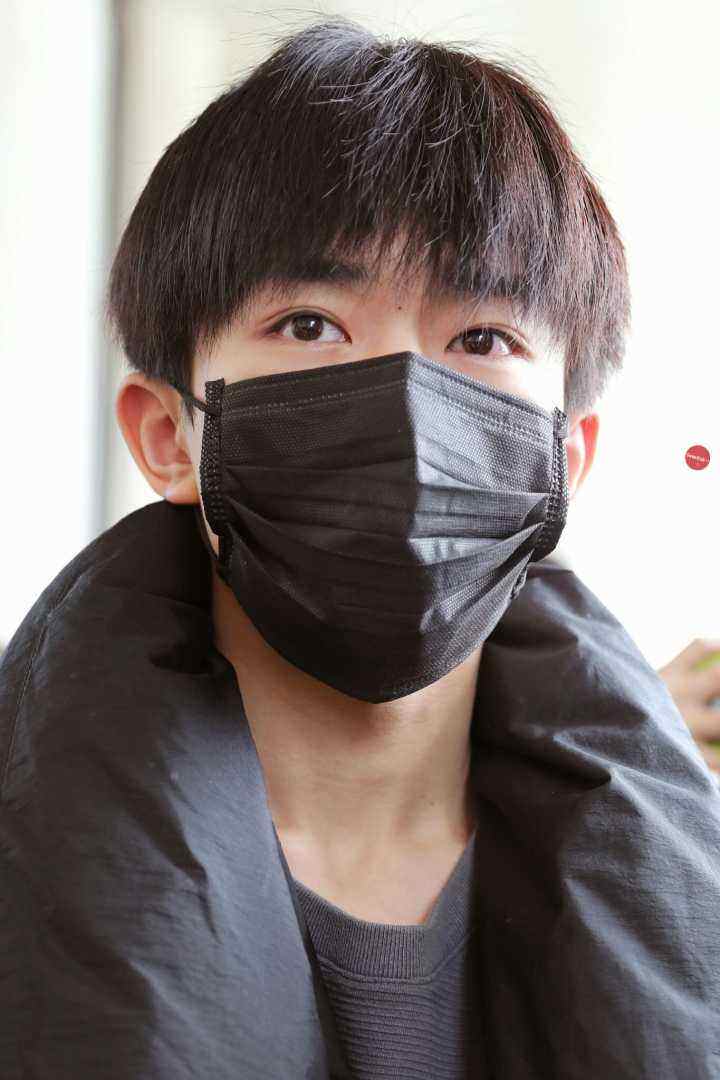 口罩易烊千玺林允同面罩黑色一次性网红明星你好口罩