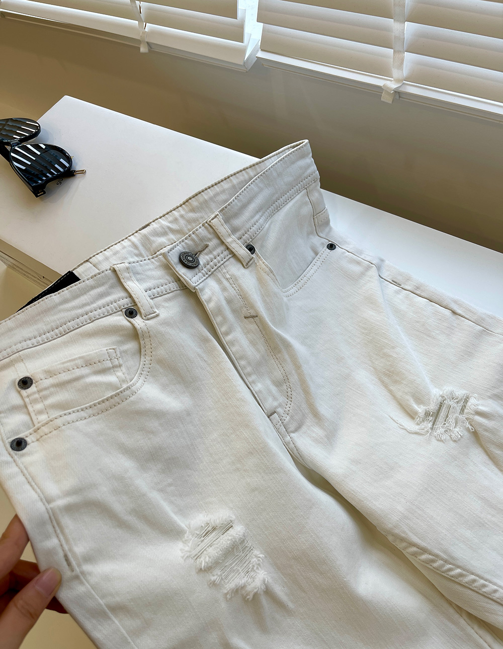 【GCYNUANUANUA】痞帅/白色/水洗/修身/破洞/小脚/男士九分牛仔裤