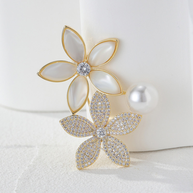 2022年新款高档贝壳白色胸针锆石小众胸花毛衣胸针