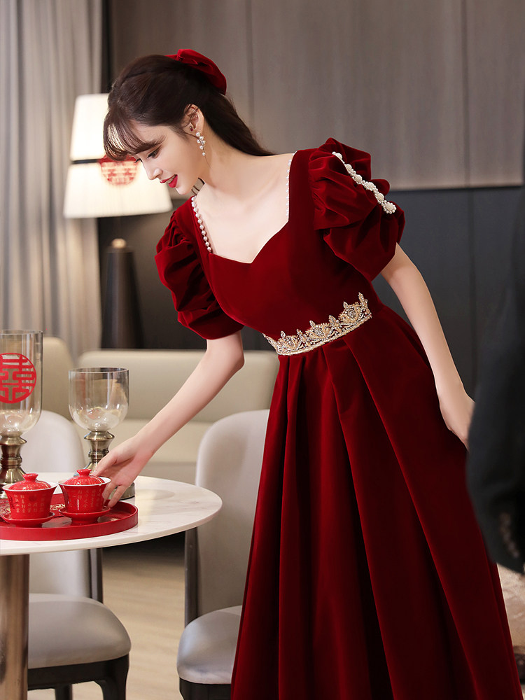 丝绒敬酒服2021新款冬季酒红色法式气质长款新娘结婚订婚礼服裙女