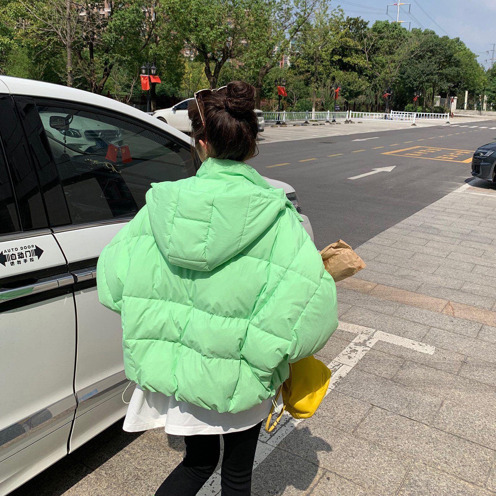 进入店铺少女无畏 young girl fearless