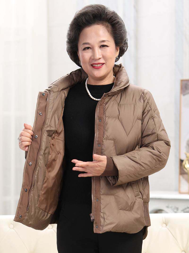 中老年人轻薄加厚羽绒服女立领短款2022年新款妈妈宽松保暖外套潮