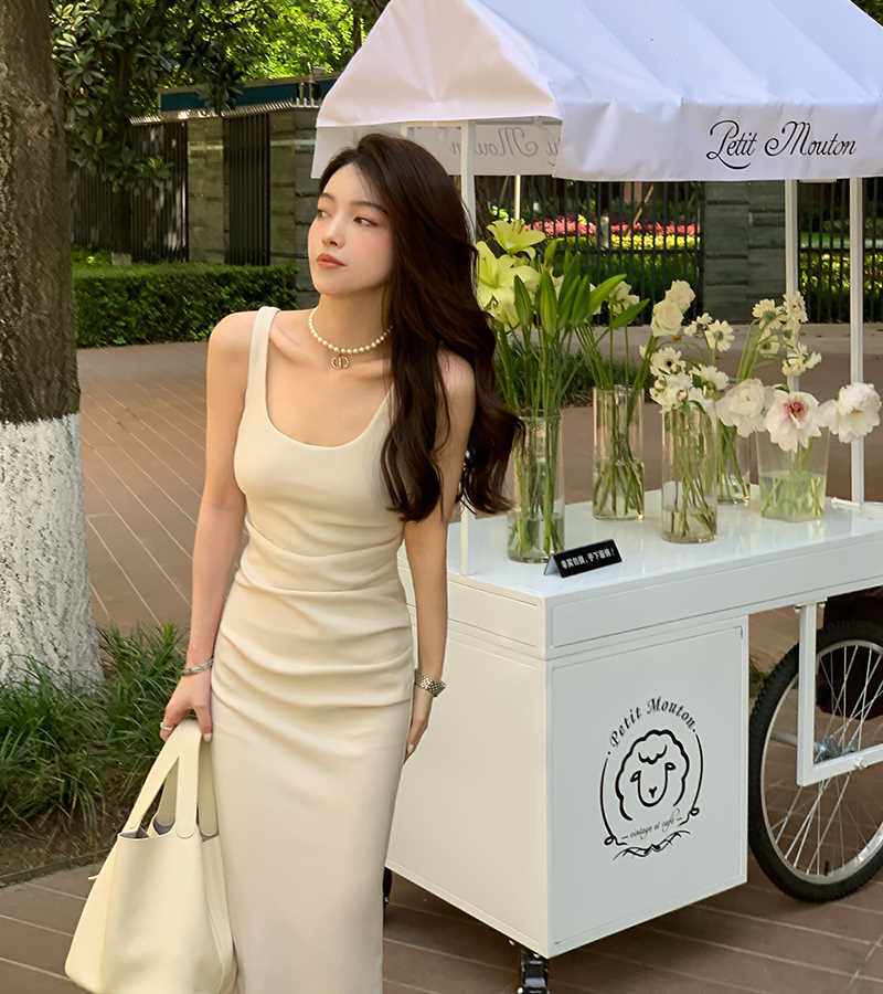 只有律政俏佳人2022夏季新款法式吊带连衣裙修身cosplay女装