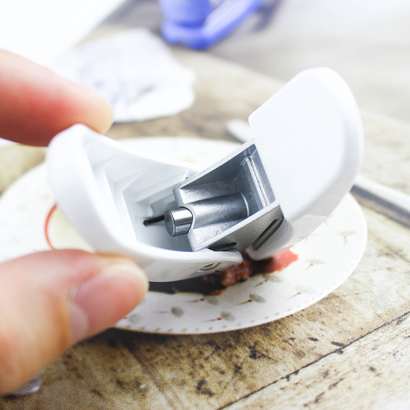 得力迷你简约手动纸张打孔器单孔 多功能活页装订圆孔打眼打孔机