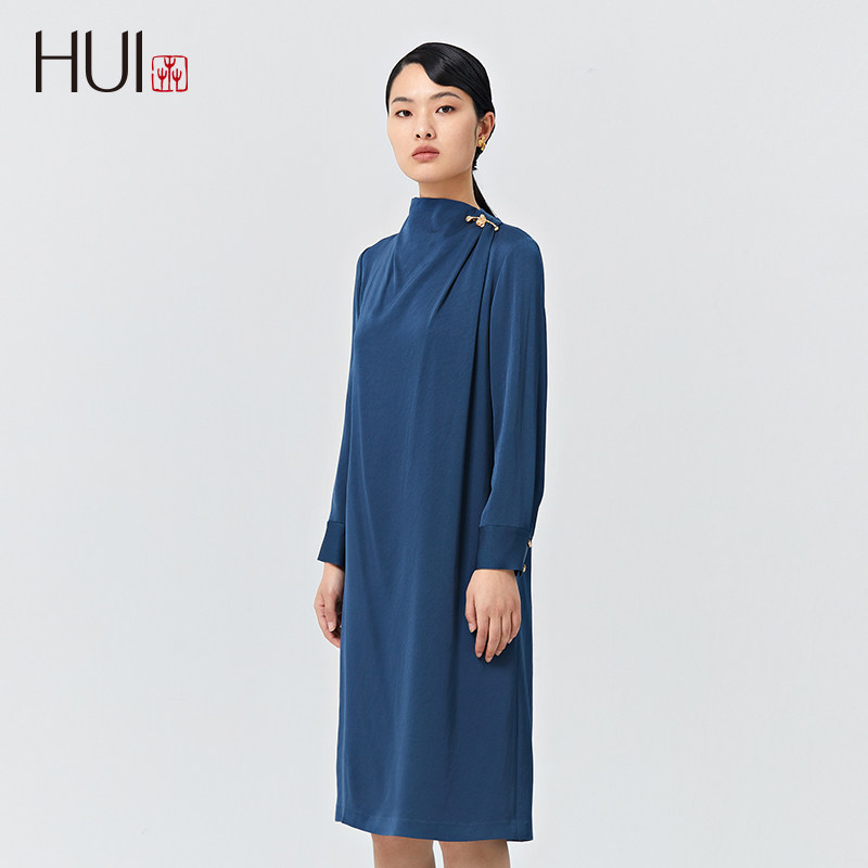 hui卉新品花青色连衣裙肩部压褶设计宽松版型连衣裙