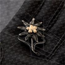Snowsuede flower made of old mountain reengraving Soldier Brooch Oak Leaf leaf Leaf Chest Badge L