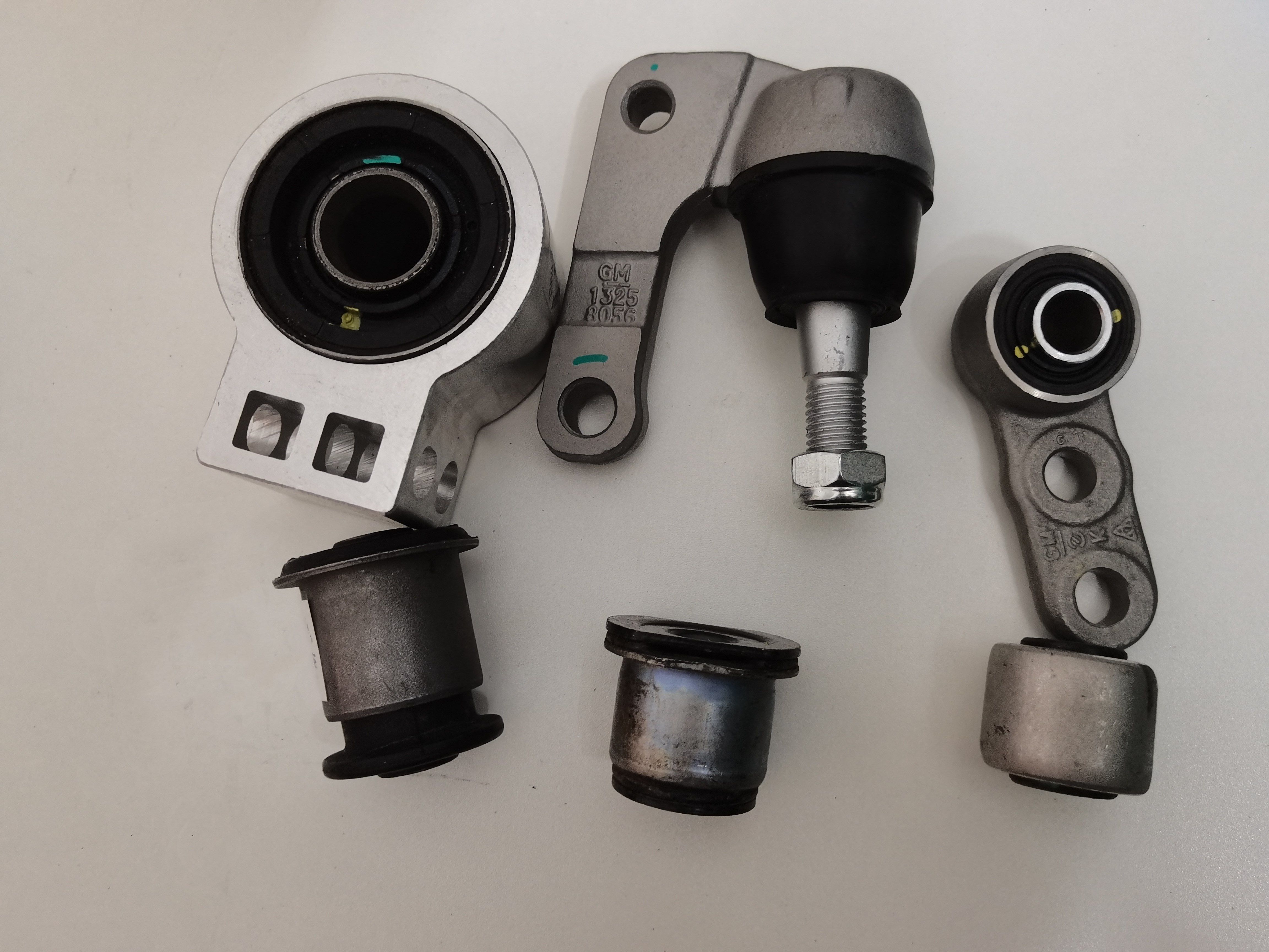 衬套适用凯迪拉克xts悬挂胶套羊角角球头胶套底盘上下摆臂