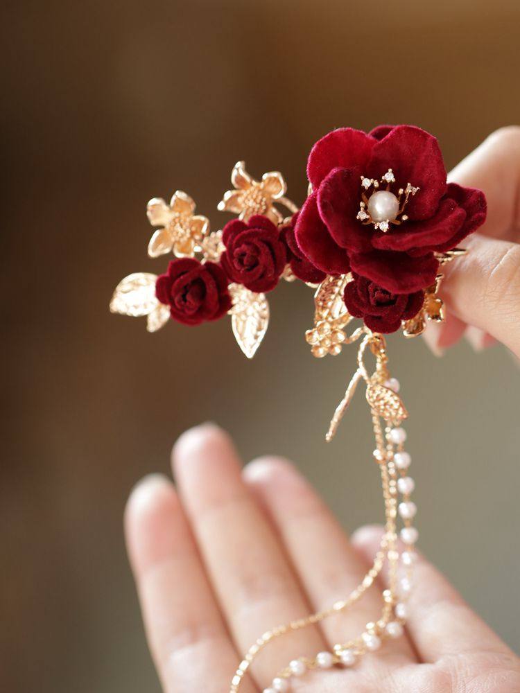 敬酒服头饰新娘简约现代发夹  红色布绒花高级感结婚礼服发饰品