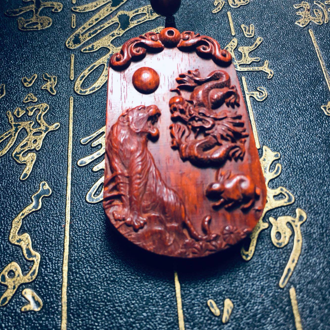 三会印度虎兔龙三会红木木雕小叶吊坠东方木局寅卯项坠