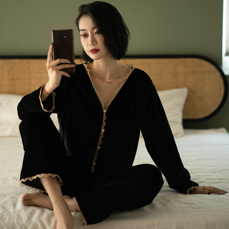 爱打扮(www.idaban.cn)，金丝绒睡衣女春秋冬2021年新款黑色可外穿性感长袖两件套装家居服