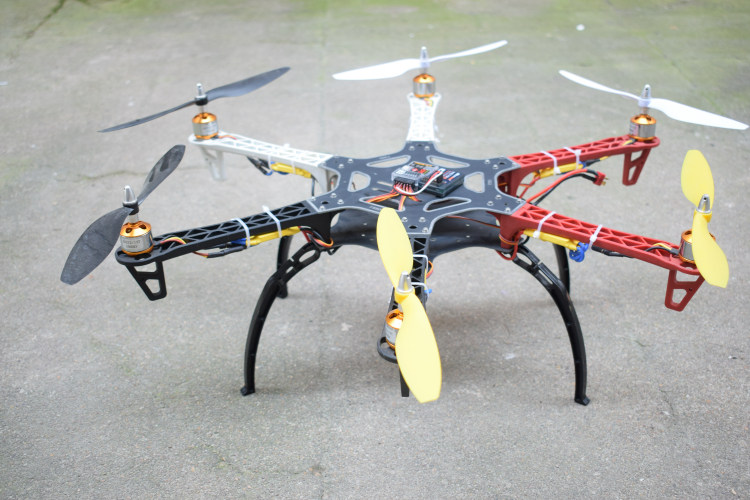 f550六轴飞行器无人机套装f450升级航拍qq飞控apm gps定点定高diy