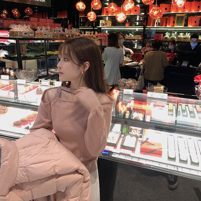 覃美莹doggyqin2020秋冬新款内搭打底锁骨的温柔一刀羊毛衫