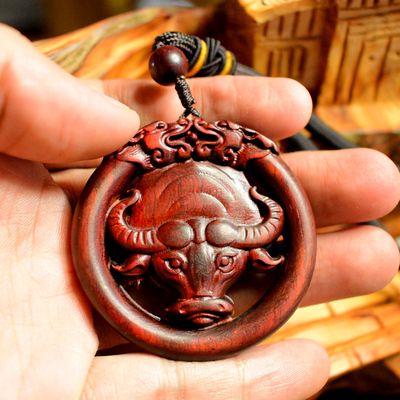小叶紫檀手工牛转乾坤把玩牛气冲天生肖随身吊坠挂件木雕