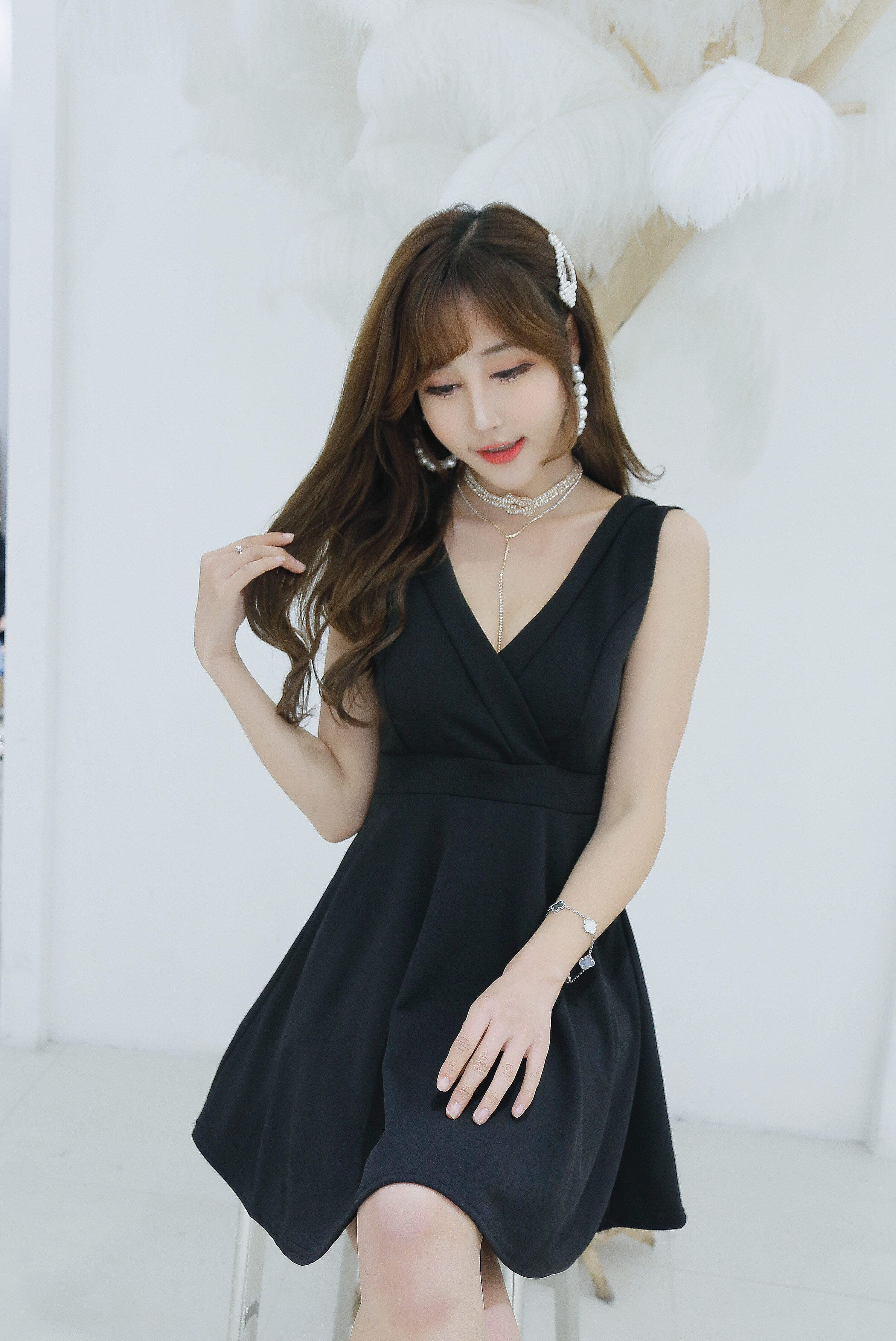 2019低胸显瘦收腰短裙无袖新款交叉女装性感连衣裙