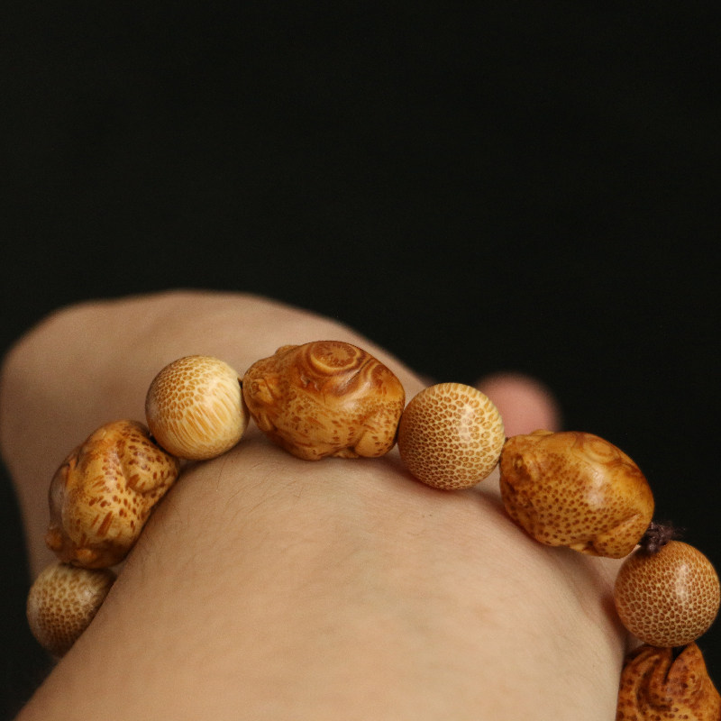 精选满钉老竹根手工精工雕刻三足金蟾手串手持竹编