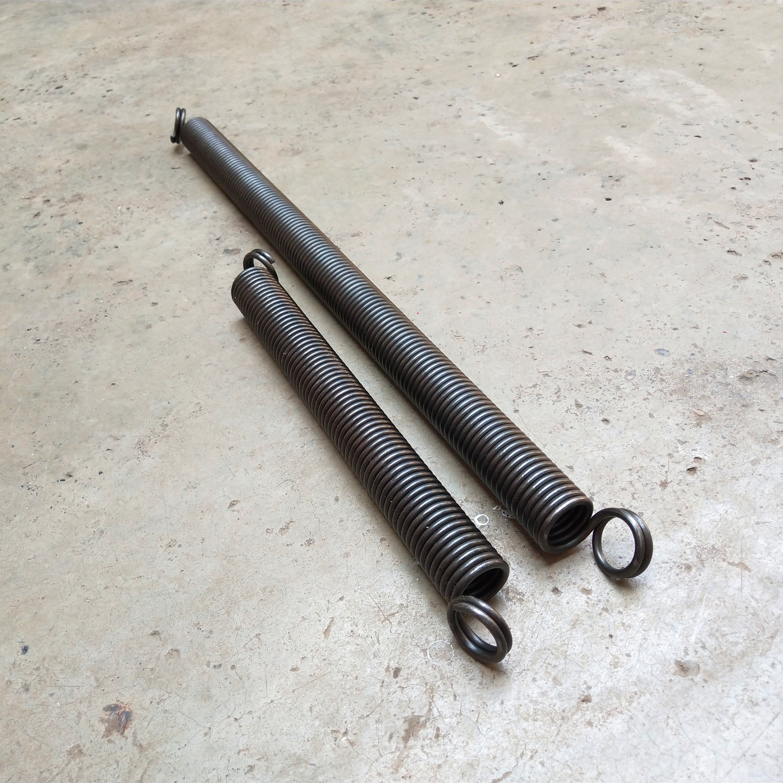 缓冲弹簧吊扣牛皮训练弹簧拴狗地桩连接缓冲粗弹簧训练拉力簧