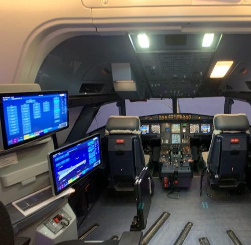 飞行者联盟重庆空客a320模拟飞行飞机驾驶舱全套模拟舱训练机体验