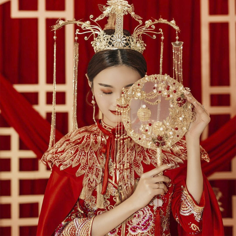 披风大拖尾秀禾服新娘2020新款凤冠霞帔结婚古装中式婚纱披肩斗篷