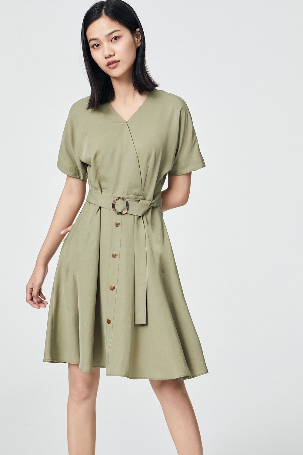 2022艾莱依夏季v领收腰短袖连衣裙a字伞裙圆口腰带时尚6021528074