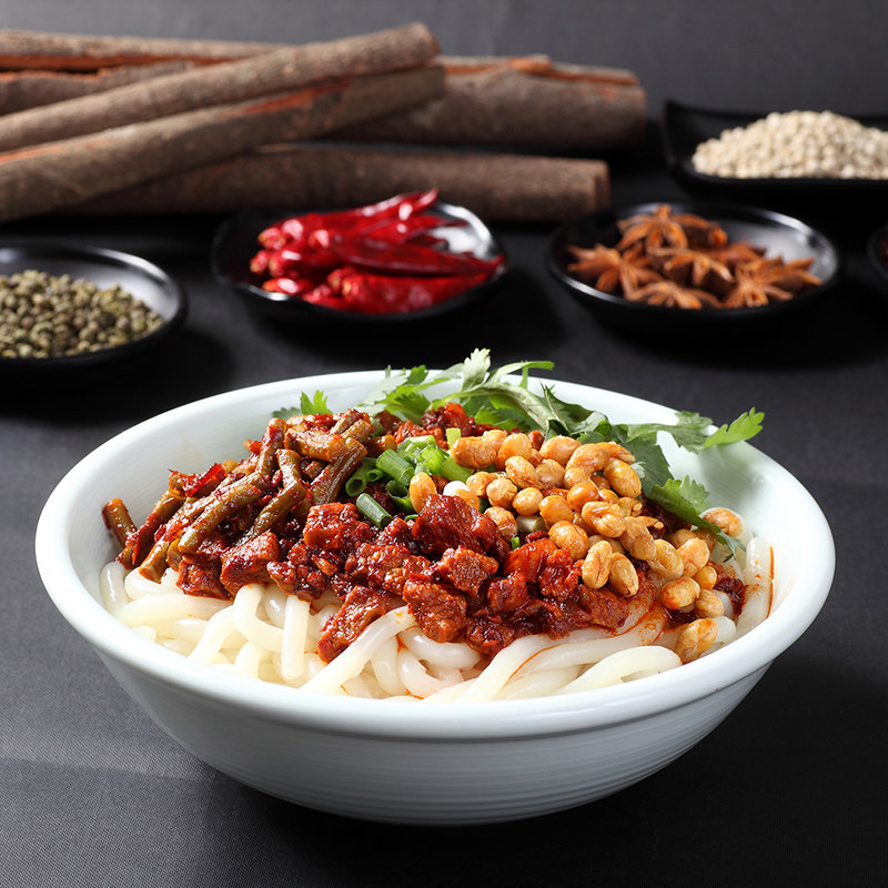 米粉吴佳拌牛肉肉酱湿粉新疆美食炒米速食袋装冲泡方便面