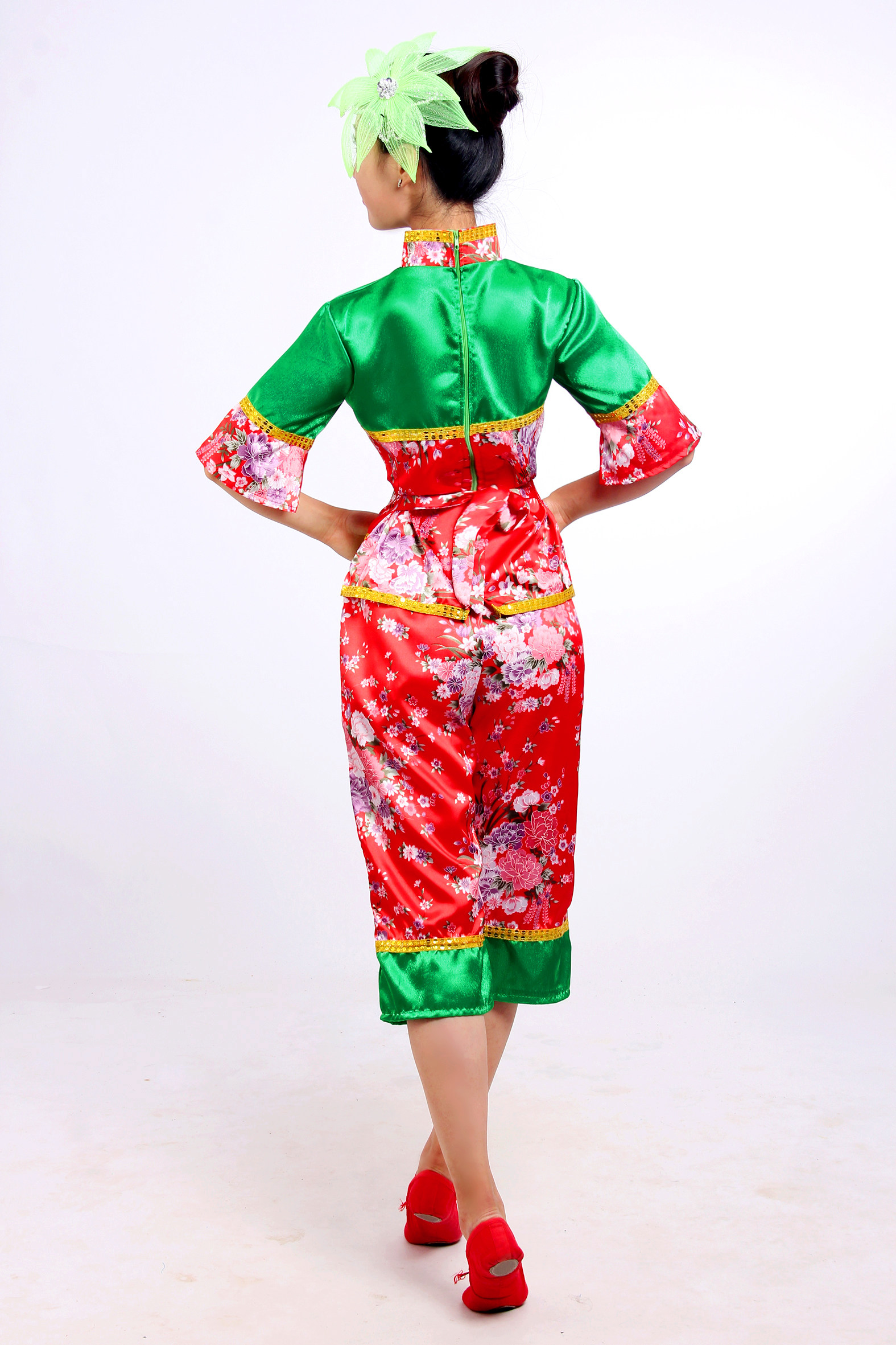 东北大花布中老年秧歌服装元旦舞台装民族服装扇子腰鼓舞蹈演出服