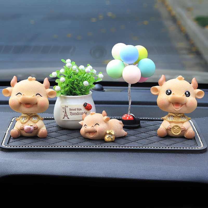 用品车内汽车可爱平安牛摆件内饰男女装饰车载摆件