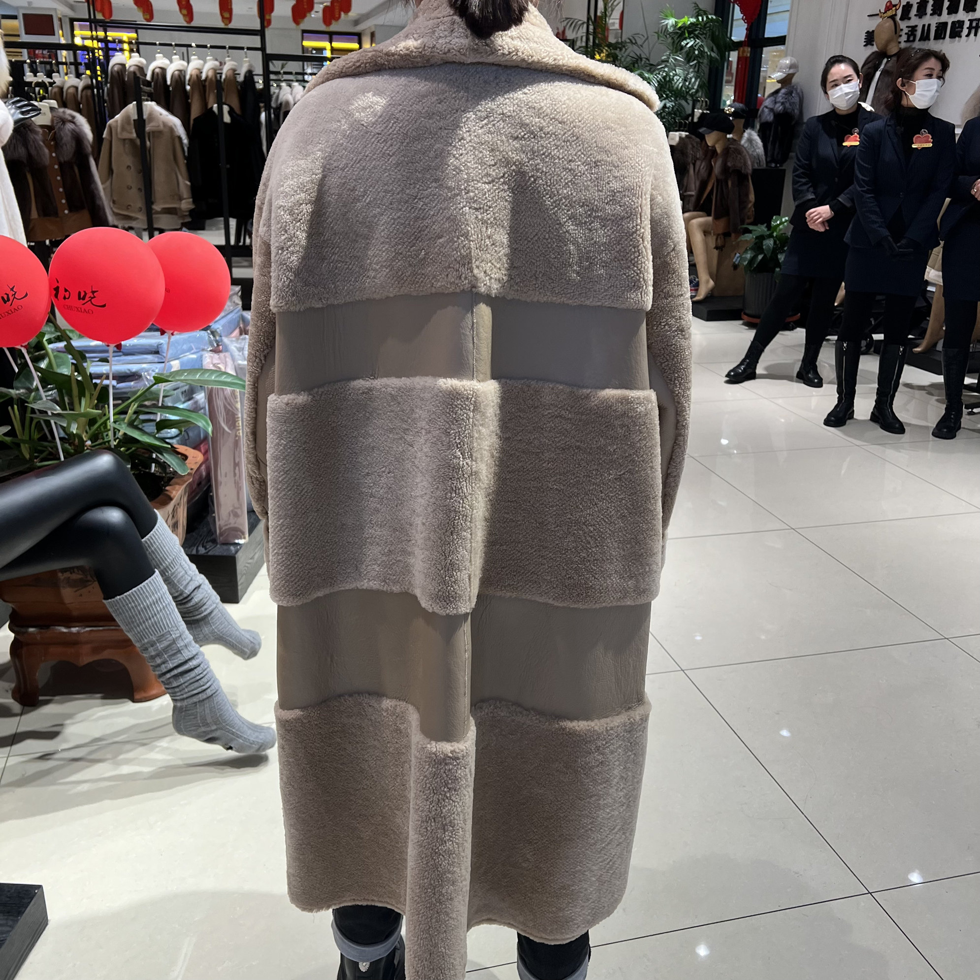 初晓2022年新款女士皮毛一体外套舒适洋气潮流皮草