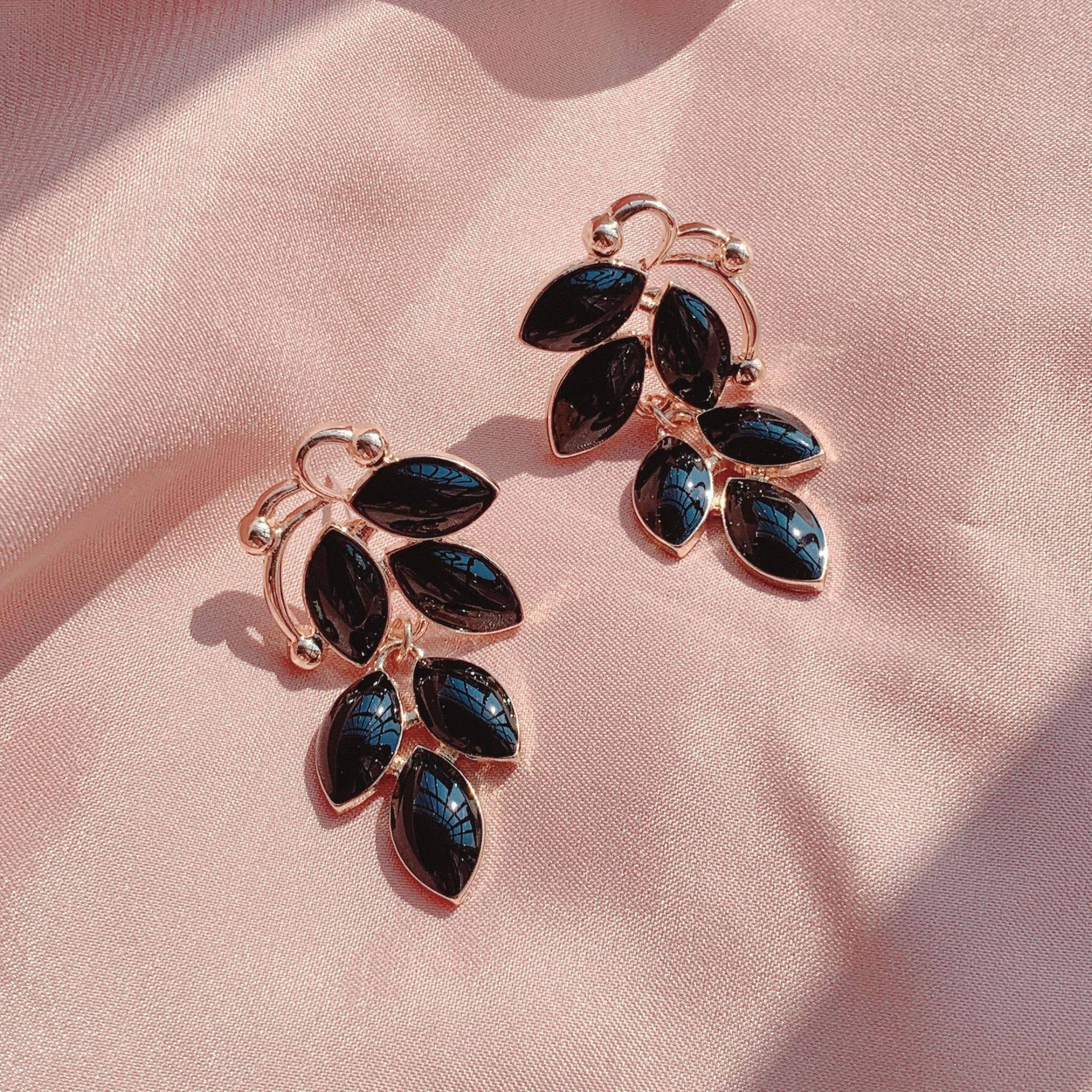 复古轻奢韩国新品优雅淑女黑色镂空树叶耳环耳环