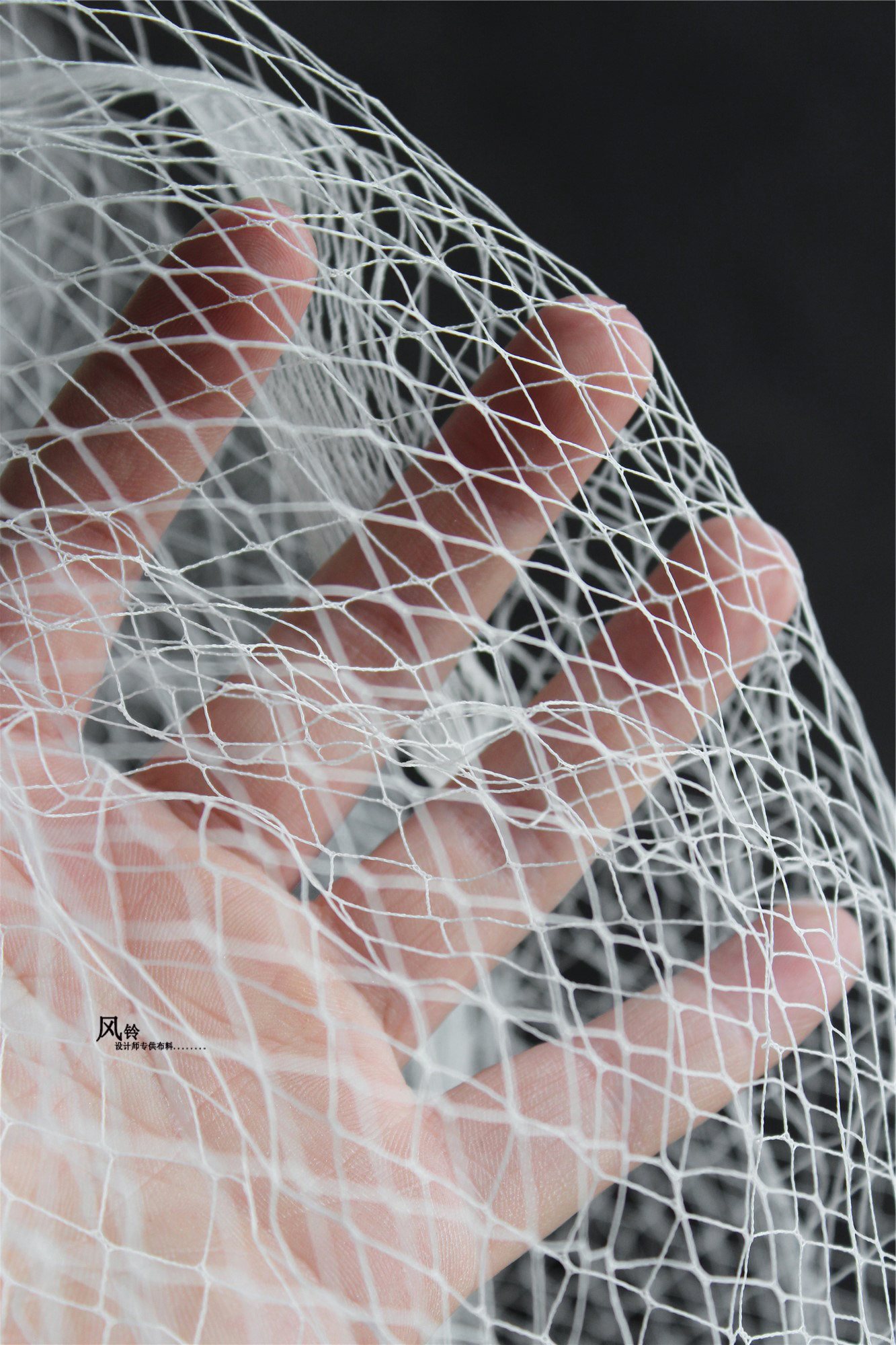 新款黑白色大网格头纱硬纱摄影双面菱形镂空空气层网眼纱服装面料