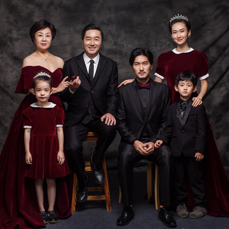 影楼六口正版展会套装亲子拍照工作室全家福一家亲子装