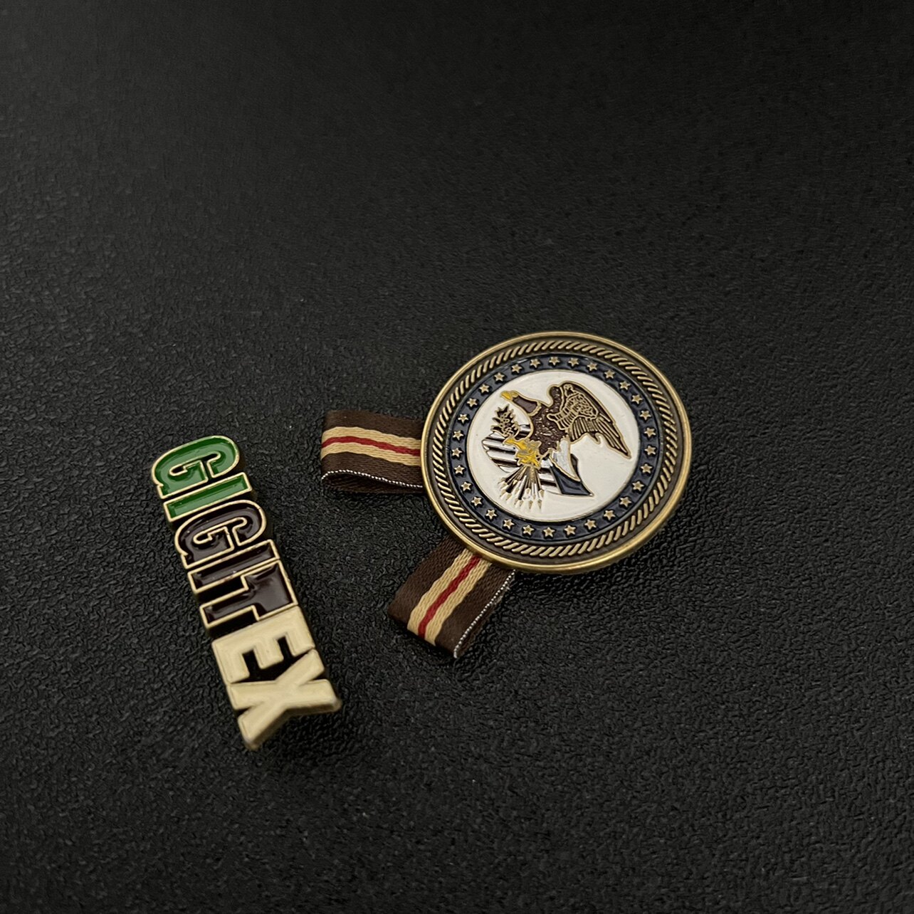 时尚西装徽章复古圆形勋章个性英文字母别针胸针