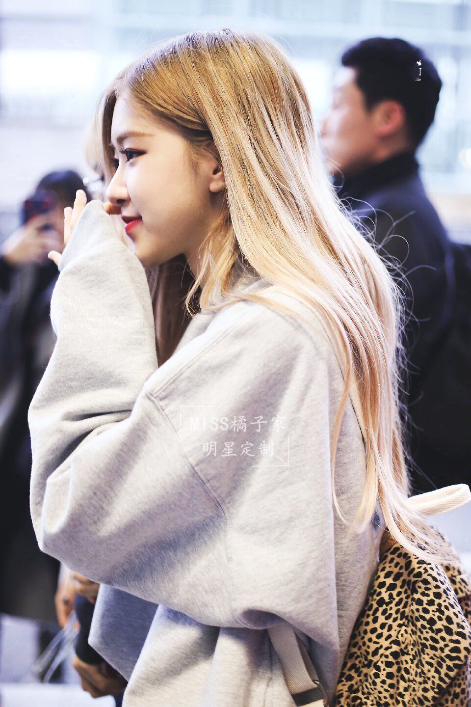 rose朴彩英同款秋季新款印花灰色连帽套头长袖卫衣