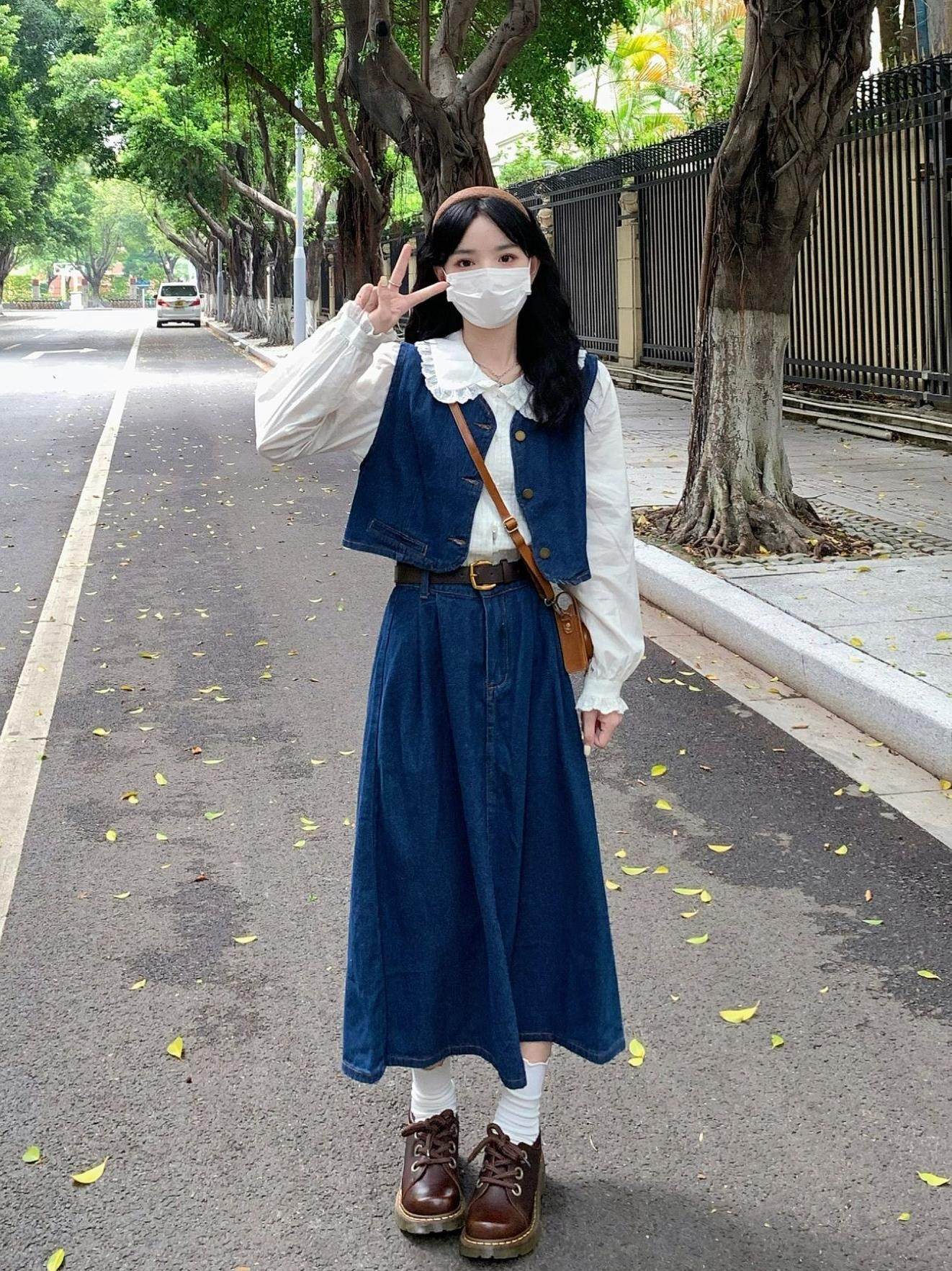 春秋新款三件套复古港风娃娃领衬衫叠穿牛仔马甲搭配高腰半身裙潮