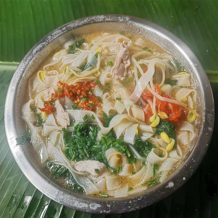 手工米粉石磨河粉广西干切河池农家扁粉免泡面粉