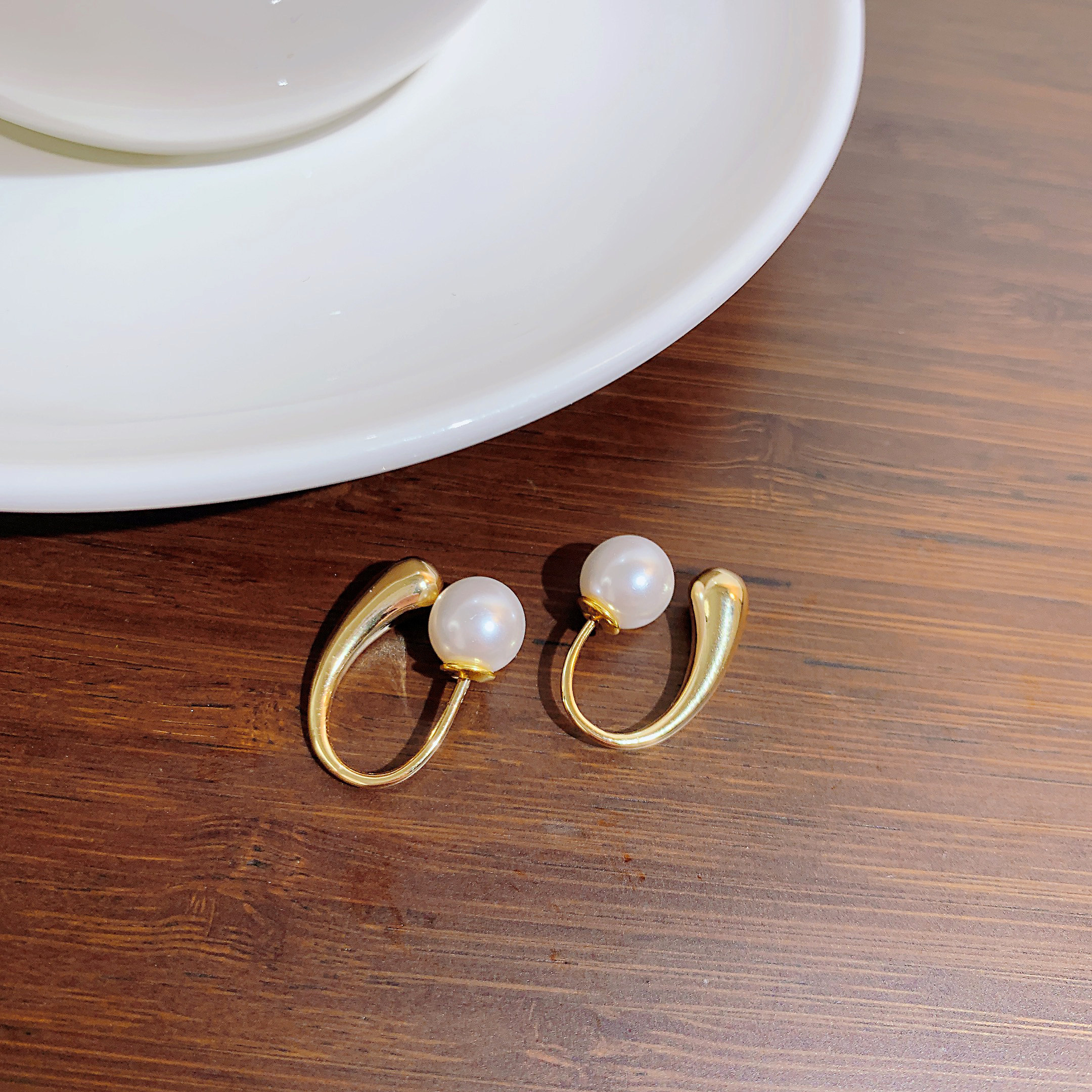 极简金色水滴珍珠耳勾耳环养耳睡觉免摘2022年耳环