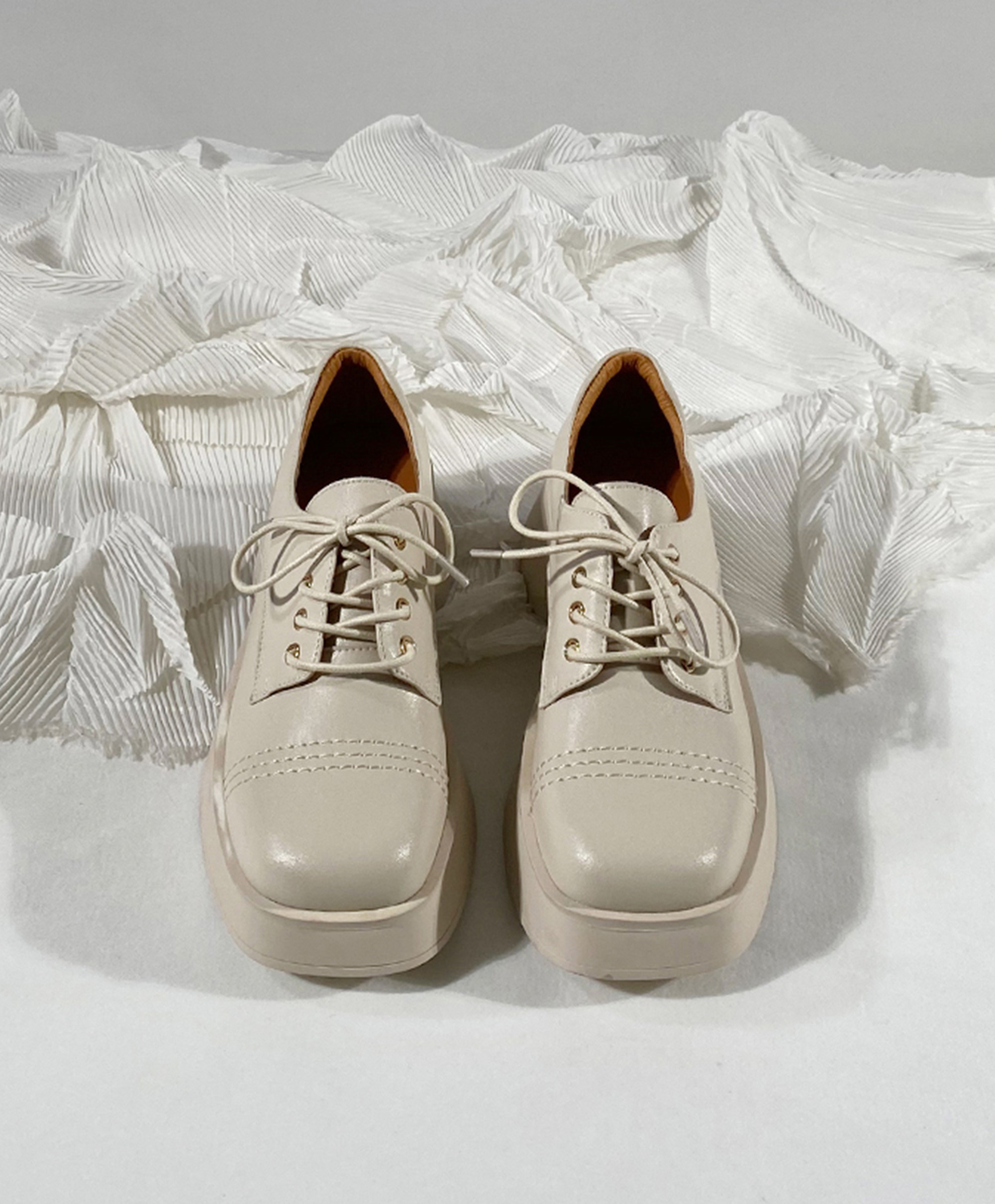 莲花府邸原创秋深口皮鞋厚底松糕质感爆炸小众松糕(摇摇)鞋