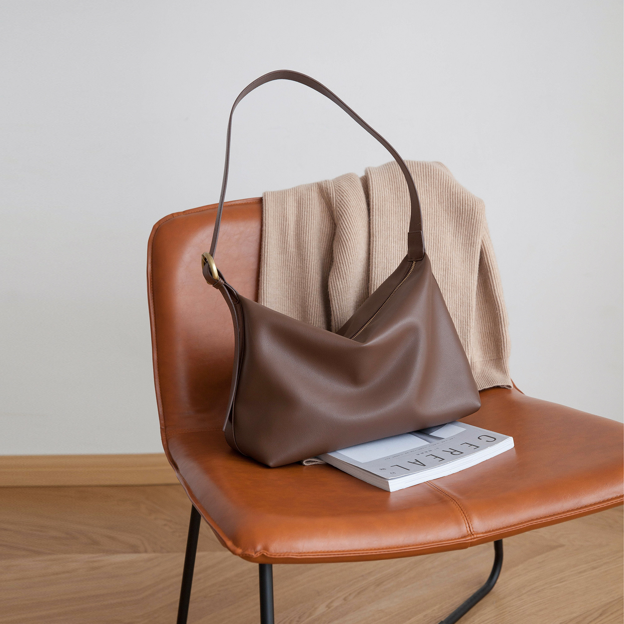 软皮皮质饺子包女斜挎斜挎包包包女大容量2020新款女士包袋