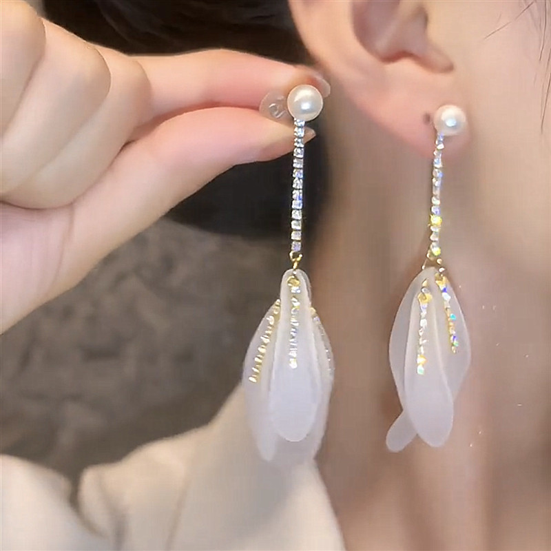 白色超仙花瓣耳饰耳环2022年新款银针小众设计耳环