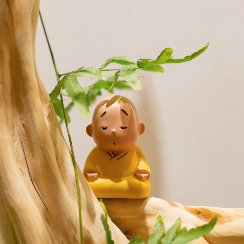 贤二四不系列公仔网红小和尚原创树脂ip人物创意玩偶
