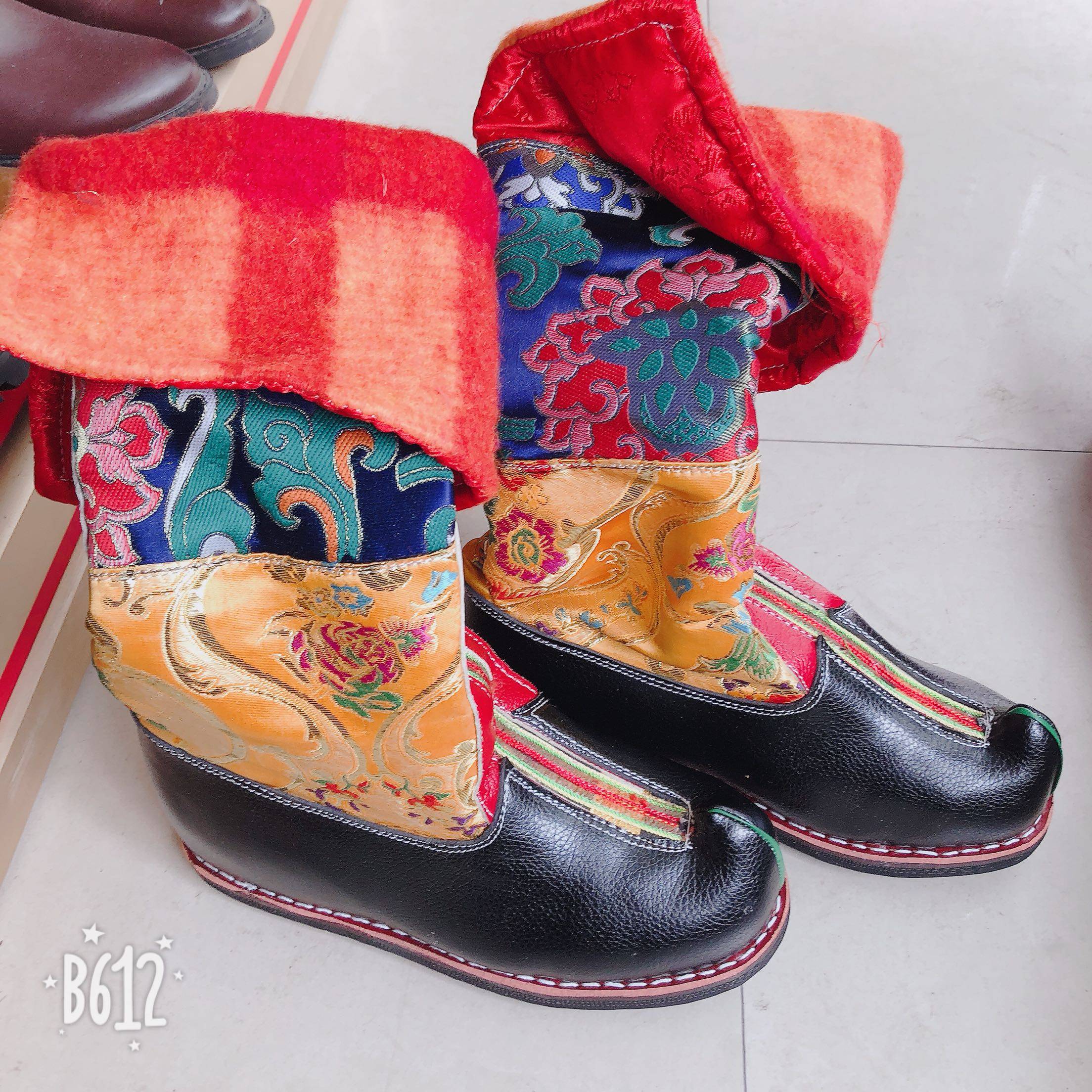 靴子花纹少数民族服装搭配藏族传统男女女孩实拍时装靴