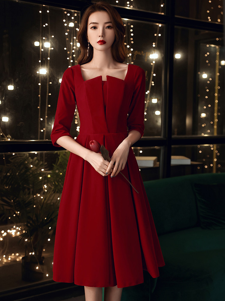敬酒服新娘2020新款秋冬气质缎面一字肩红色晚礼服订婚连衣裙冬季