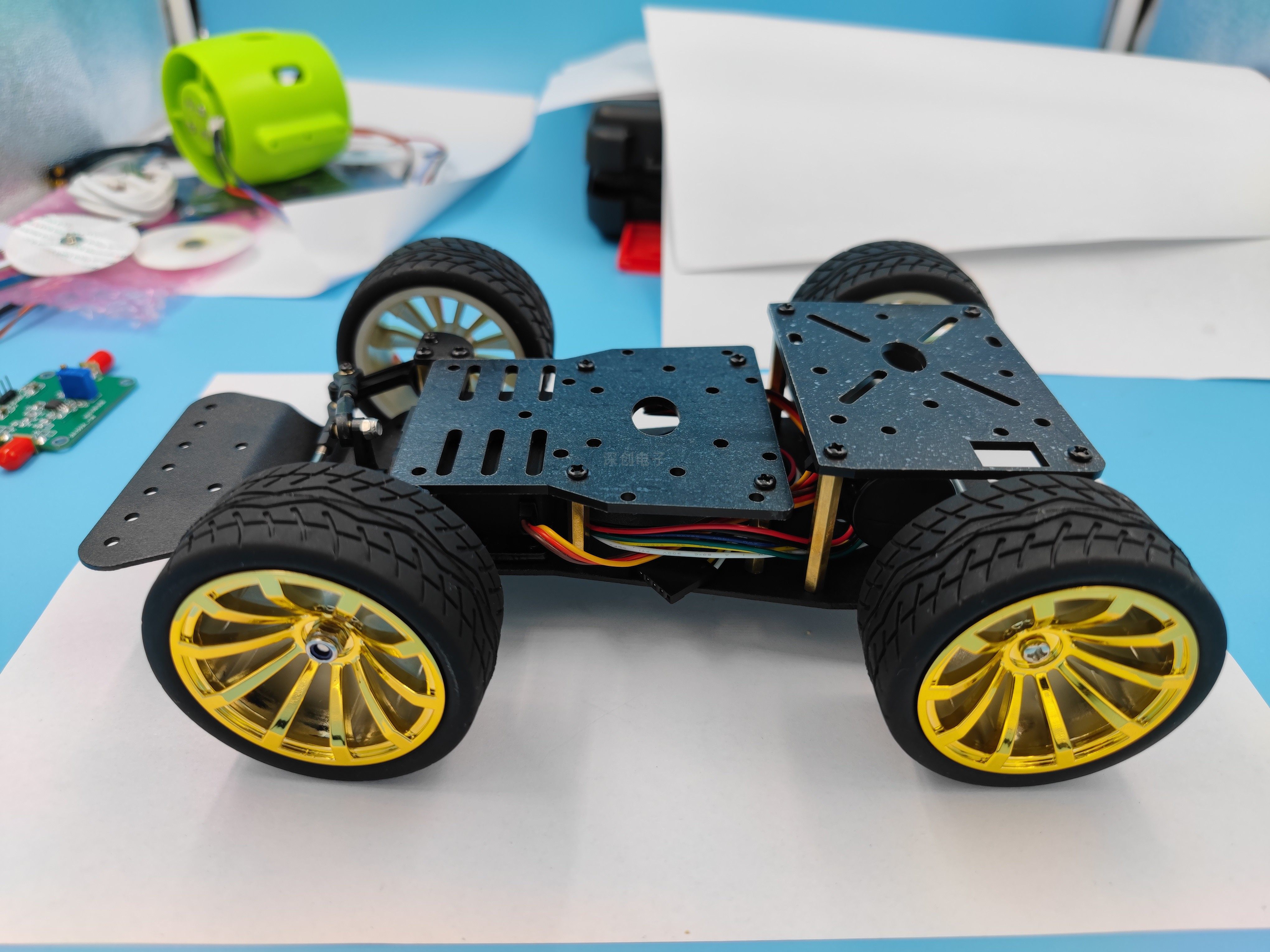 2022电子设计竞赛四轮电动小车舵机转向宽度智能车