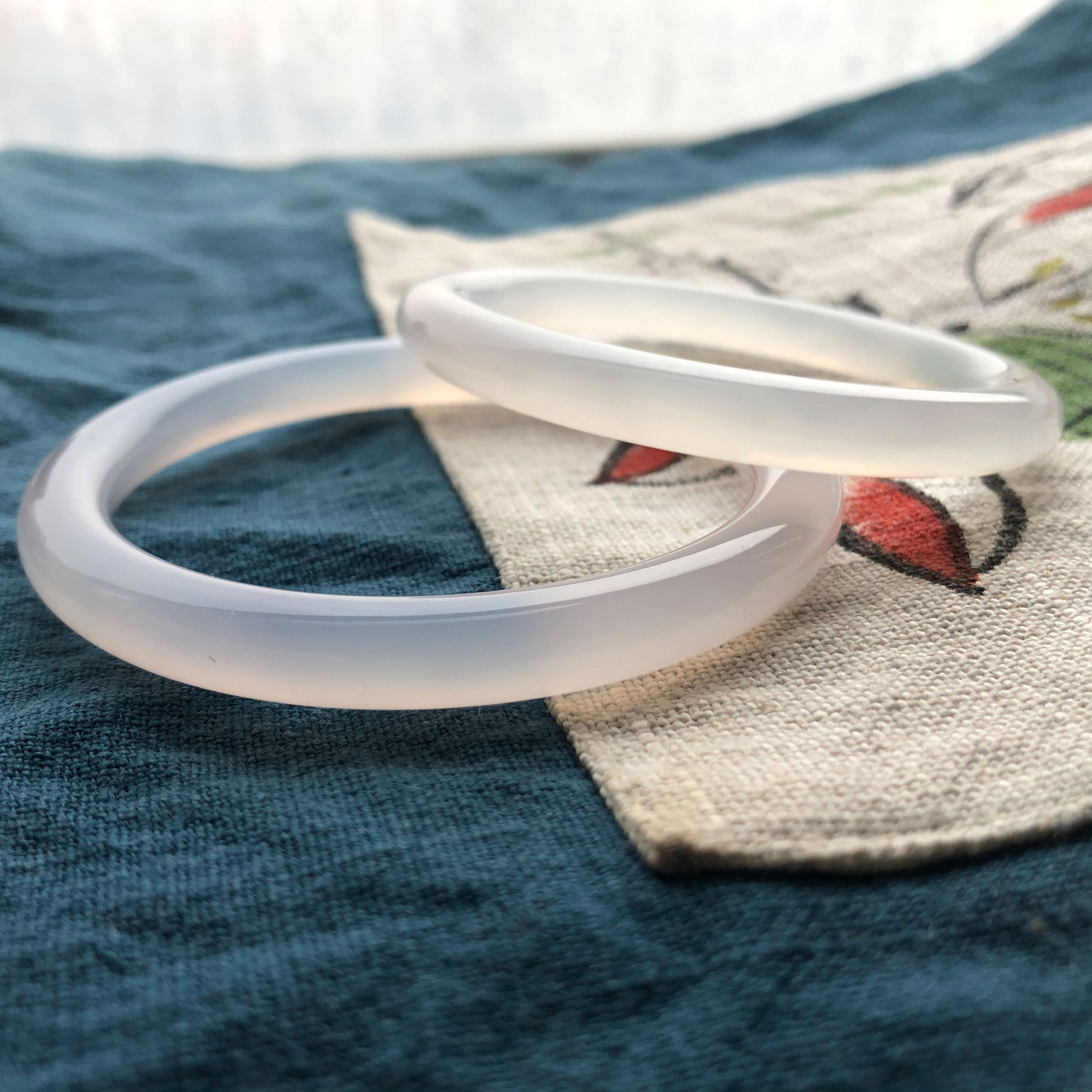 手镯天然玛瑙玉髓原色荔枝冻冰圆条细条美人手镯