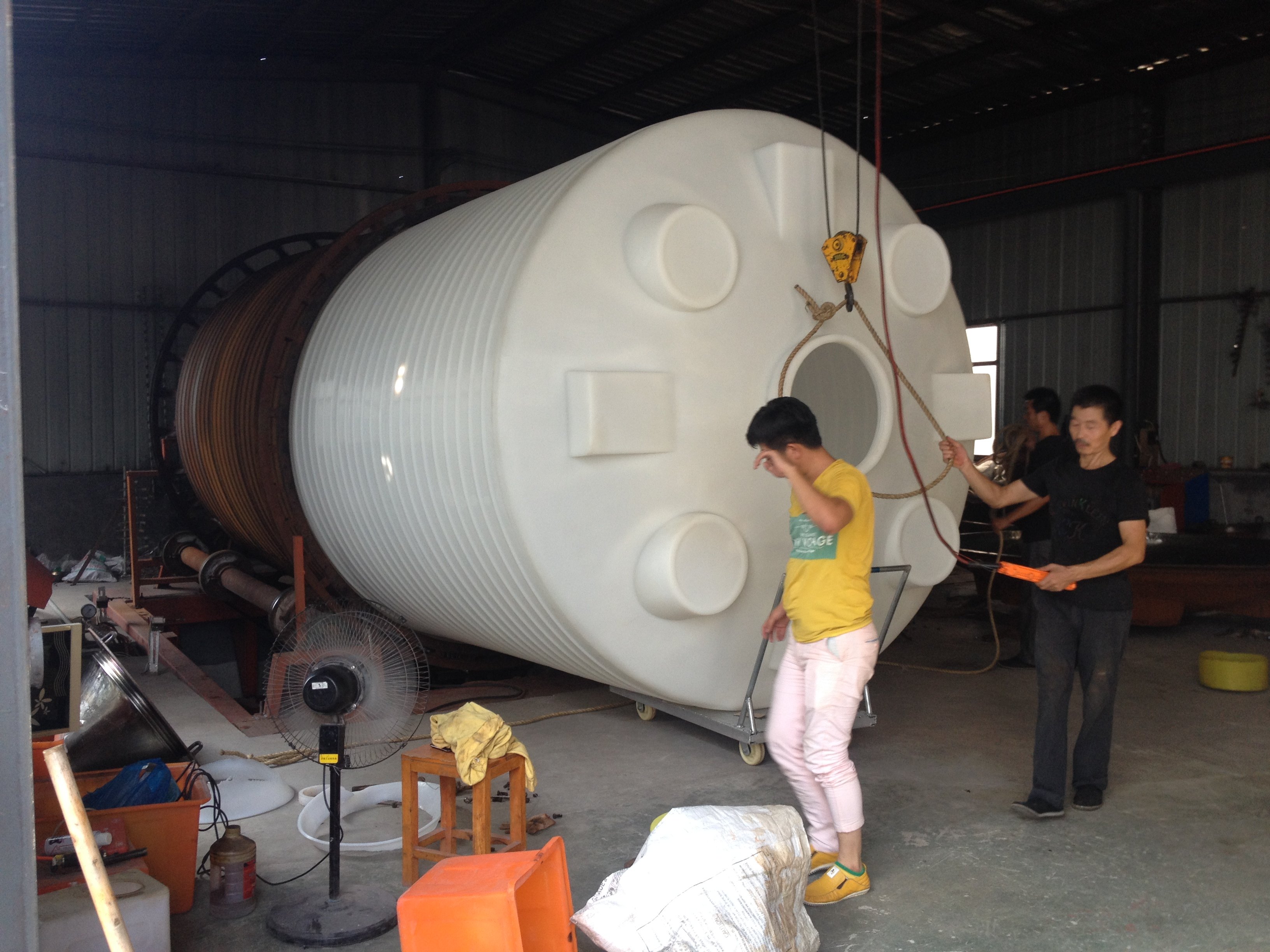 大型储水水箱蓄水水罐30吨白色pe聚乙烯水桶水桶