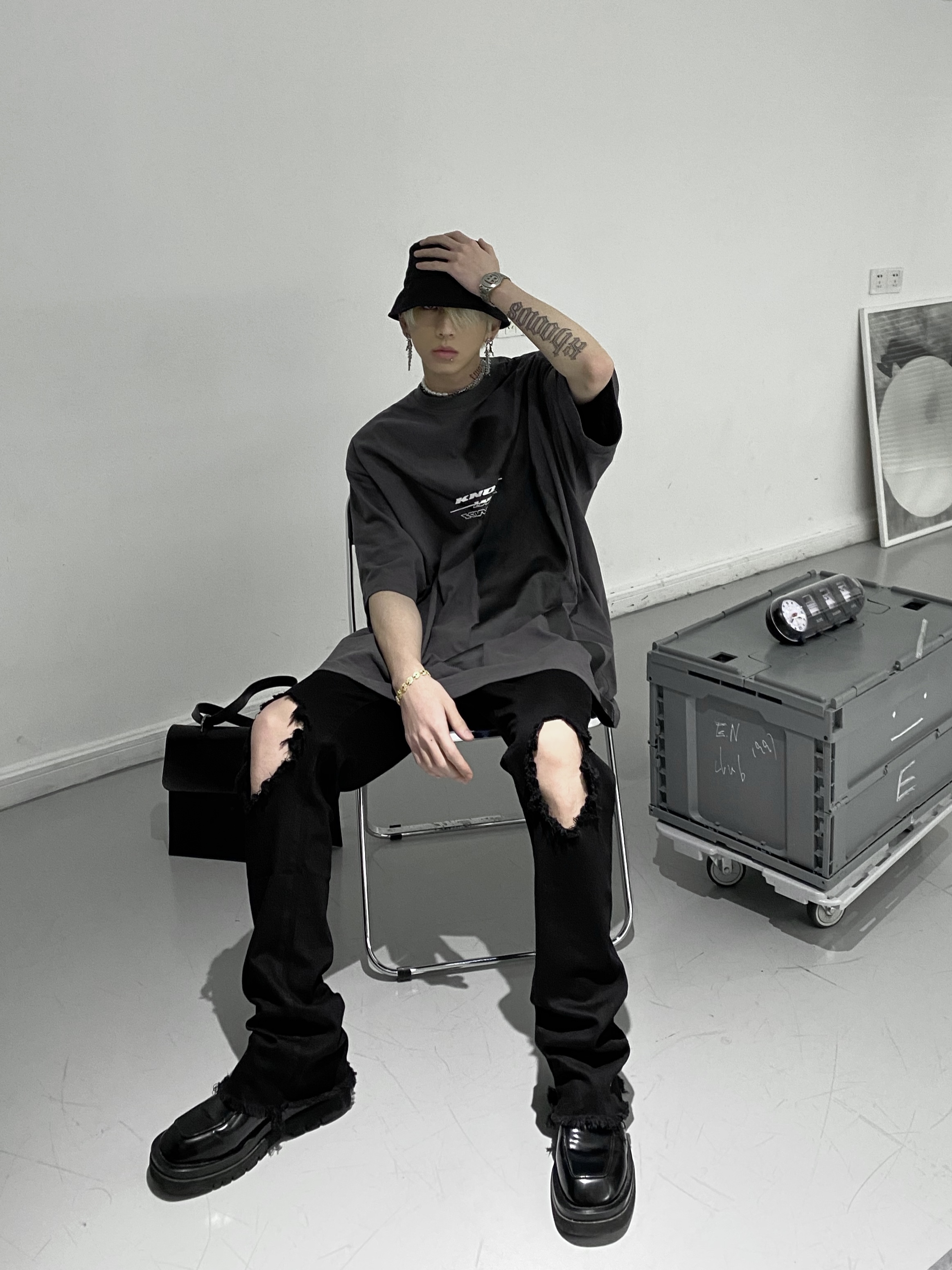 97BONES 水洗做旧复古微喇叭膝盖破洞弹力牛仔裤休闲高街破坏裤潮