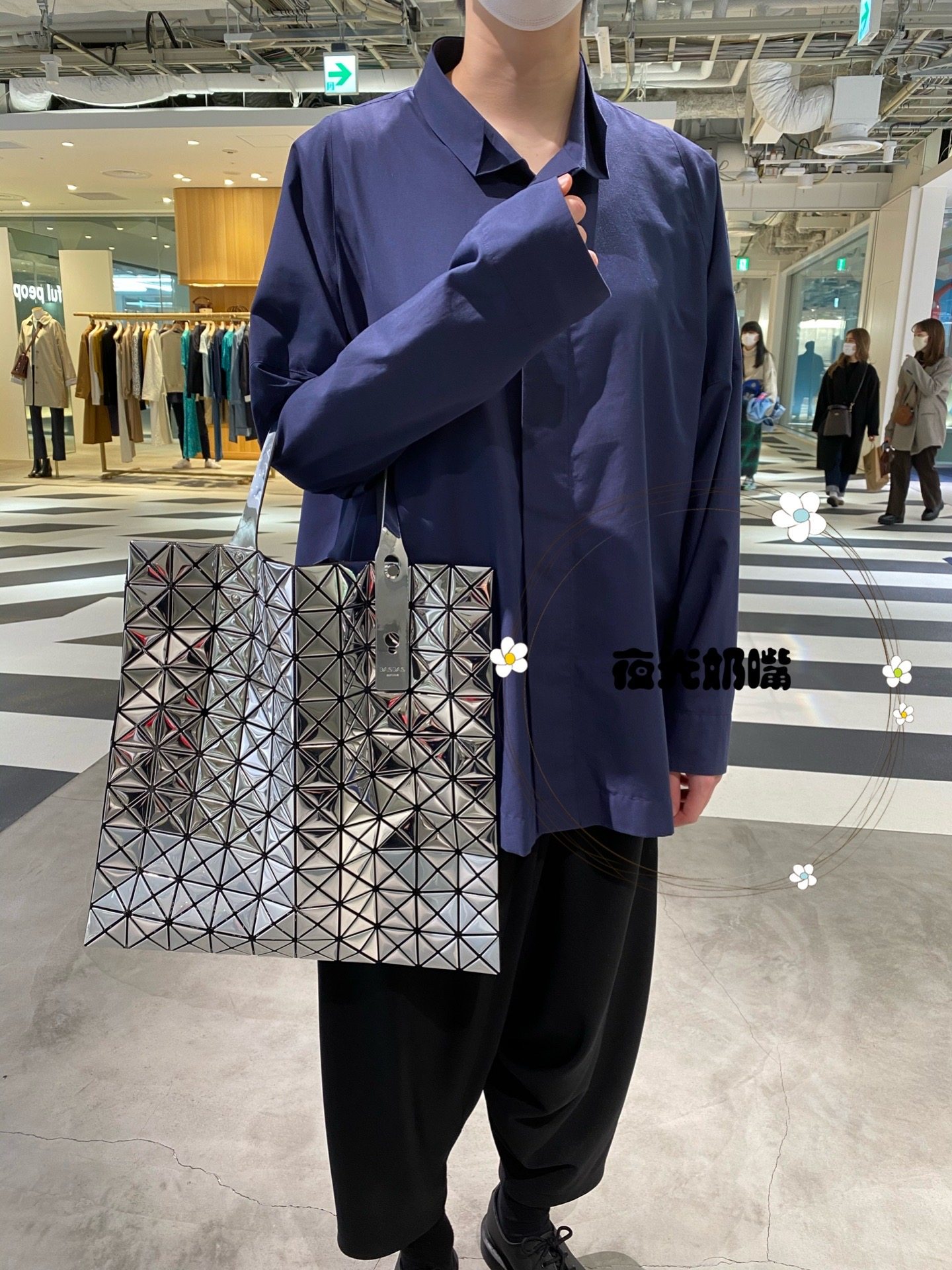 夜光奶嘴日本正品isseymiyake三宅一生镜面十格10格单肩包