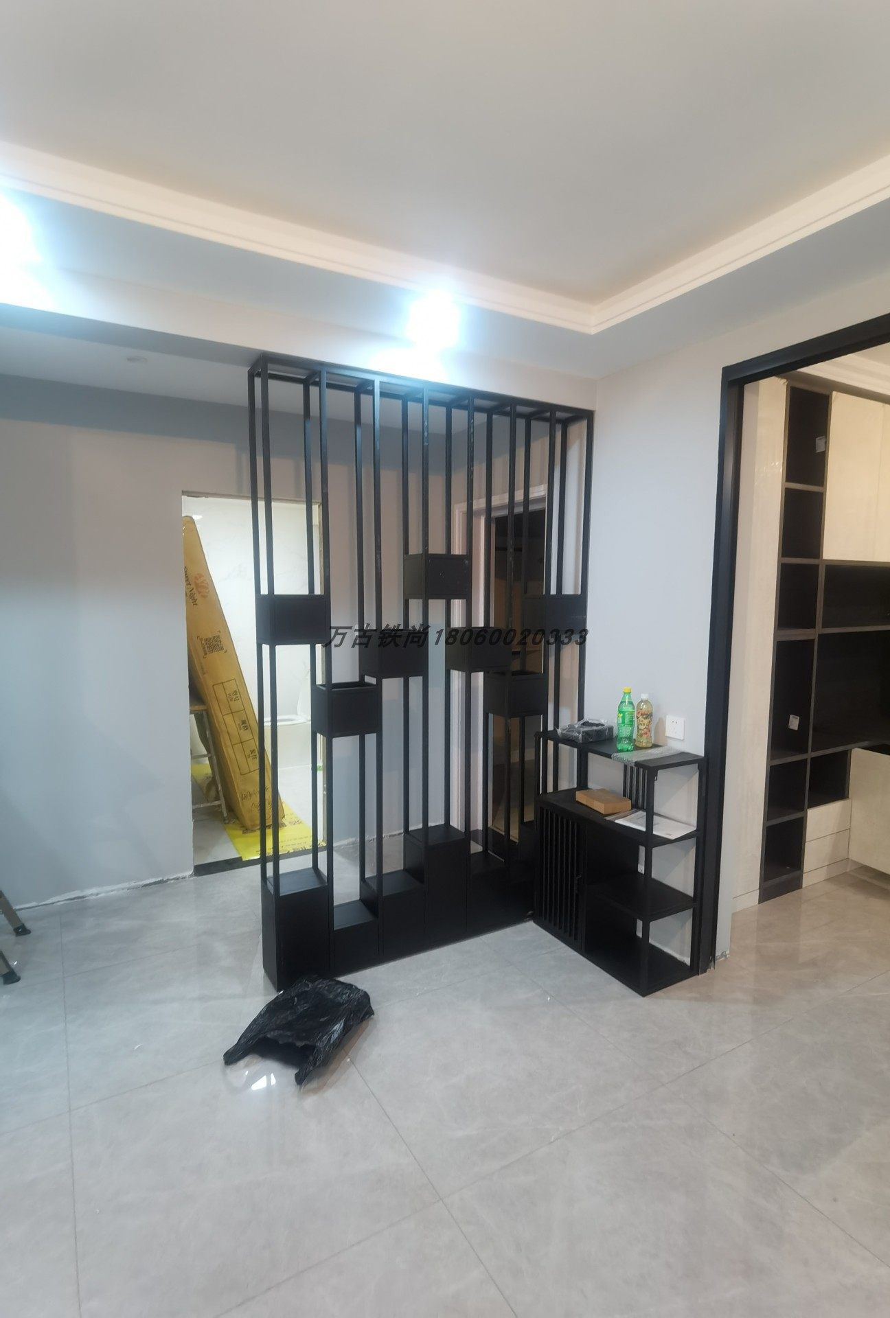 办公入户窗花格栅金属隔断屏风装饰绿植置物办公屏风