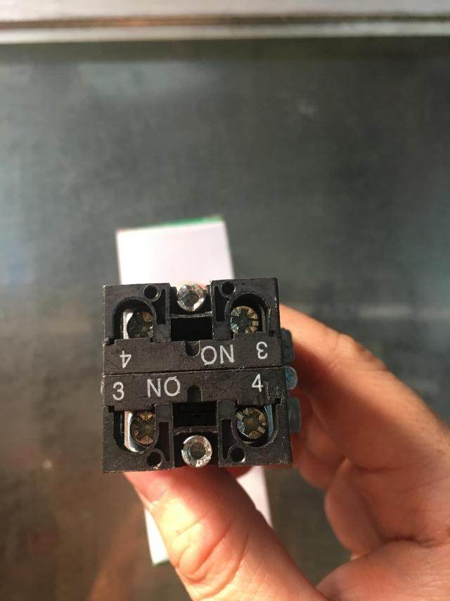 仿施耐德xd2-pa22主令控制器一字开关左右摇杆自复位施工升降机